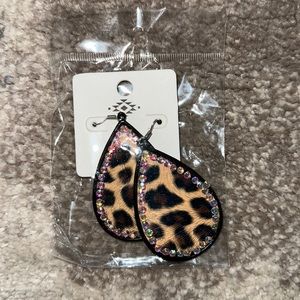 Tipi leopard rhinestone earrings